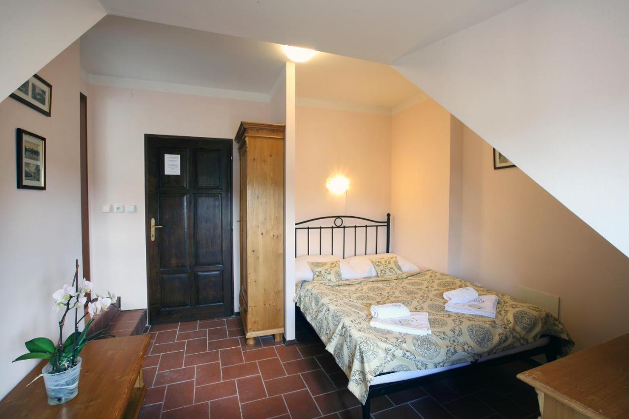 Penzion Na 15. Poledníku Jindrichuv Hradec Exterior foto