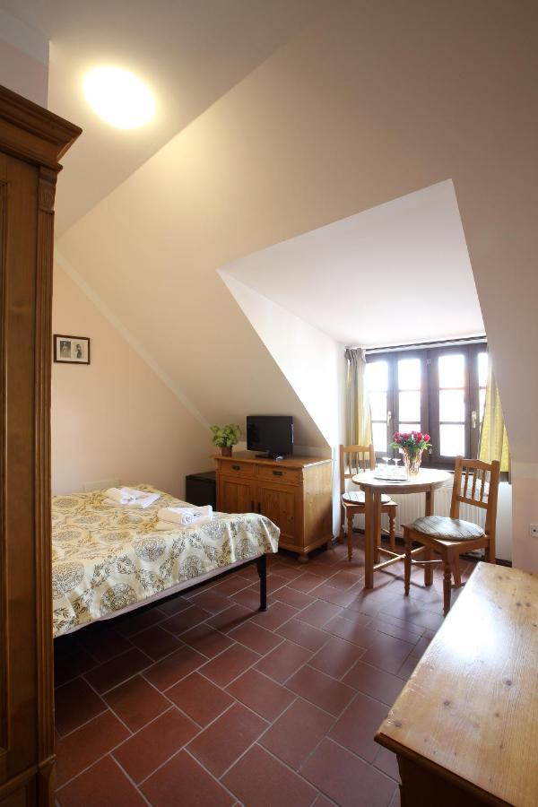 Penzion Na 15. Poledníku Jindrichuv Hradec Exterior foto